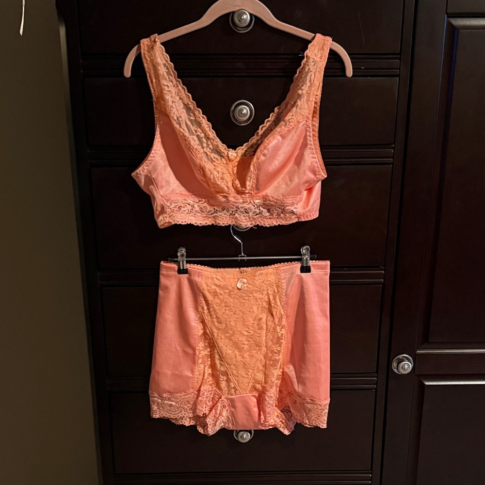 Rhonda Shear Peach Lace Bra and Bottom Set